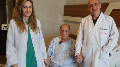 İzmir Ekonomi &Uuml;niversitesi Medical Point Hastanesi&rsquo;nde Prof. Dr. Koray Aykut