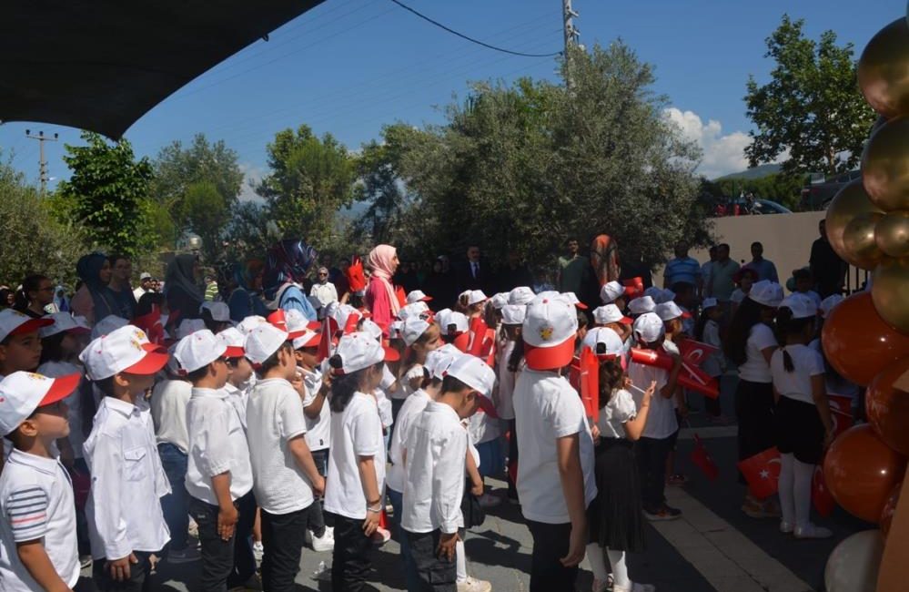 Edremit’te 4-6 yaş Kur’an kursları yılsonu etkinliği düzenlendi Edremit İlçe Müftülüğü tarafından yaygın din eğitimi faaliyetleri dahilinde 4-6