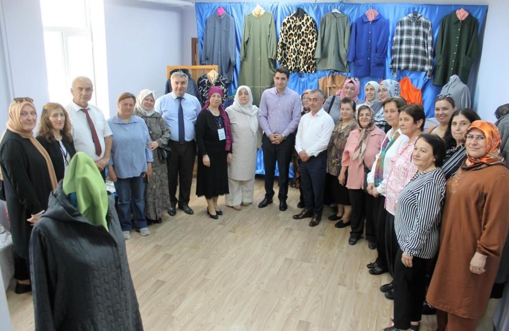 Manyas’ta “Hayat Boyu Öğrenme Haftası” kutlanıyor Manyas’ta, “Hayat boyu öğrenme haftası,” etkinlikleri kapsamında Manyas Halk Eğitim