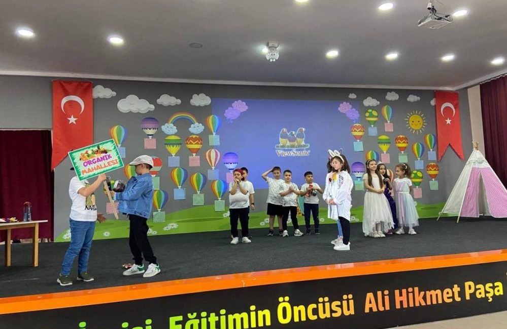 “Aburcubur Mahallesi” adlı tiyatro oyunu, Karesi Ali Hikmet Paşa İlkokulu