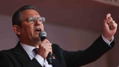 CHP Genel Başkanı Özgür Özel, gazetecilerin erken seçim açıklamaları ile