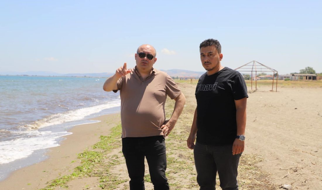 Denizkent sahilinde onarım çalışmaları Denizkent’te yapılan çalışmaları inceleyen Gönen Belediye Başkanı İbrahim Palaz, sahilin