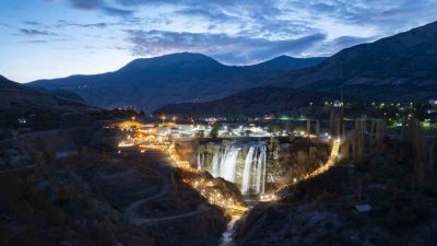 RZURUM'UN UZUNDERE İLÇESİNDE BULUNAN TORTUM ŞELALESİ KURBAN BAYRAMINDA DA ZİYARETÇİ