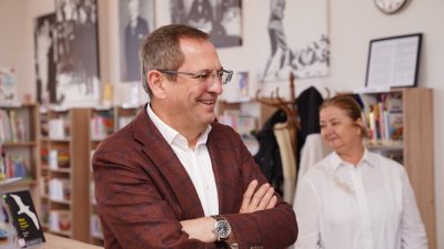 Ayvalık Belediye Başkanı Mesut Ergin, Ayvalık’ta Yükseköğretim Kurumları Sınavı’nın (YKS)ilk