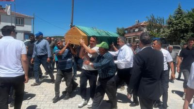 Karesi’de gölette boğularak hayatını kaybeden Gülnar Çakır ve oğlu Emirhan
