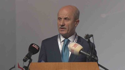 Y&uuml;ksek&ouml;ğretim Kurulu (Y&Ouml;K) Başkanı Prof. Dr. Erol &Ouml;zvar, "Diploma kıymetlidir