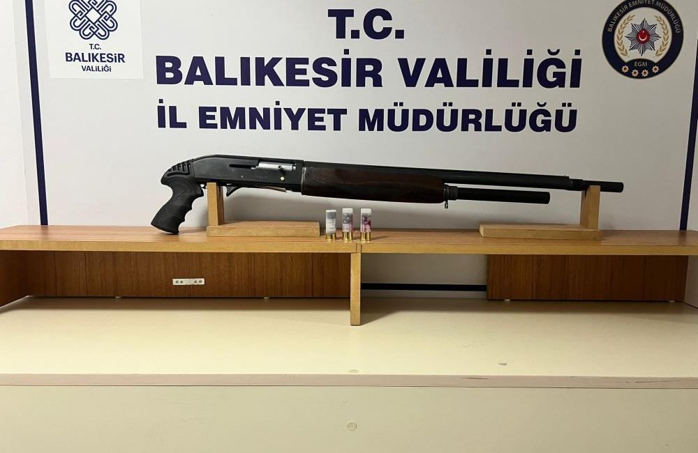 Alacak verecek tartışması cinayetle bitti Edremit’te alacak verecek tartışmasında 1 kişi öldü, 1 kişi yaralandı.