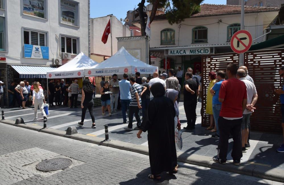 Müşerref Yırcalı dua ve pilav hayrı ile anıldı Balıkesir’in önemli iş insanlarından Yırcalı Holding Yönetim Kurulu Başkanı Rona