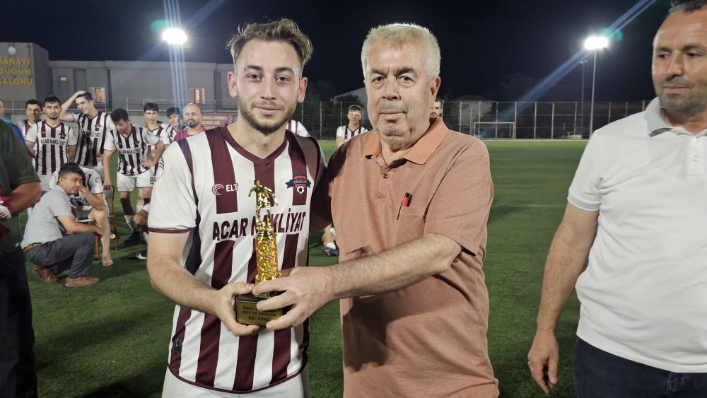 Bandırma’da mahalleler arası futbol turnuvasının şampiyonu belli oldu Bandırma’da, 14 muhtar tarafından organize edilen köyler arası futbol turnuvasının