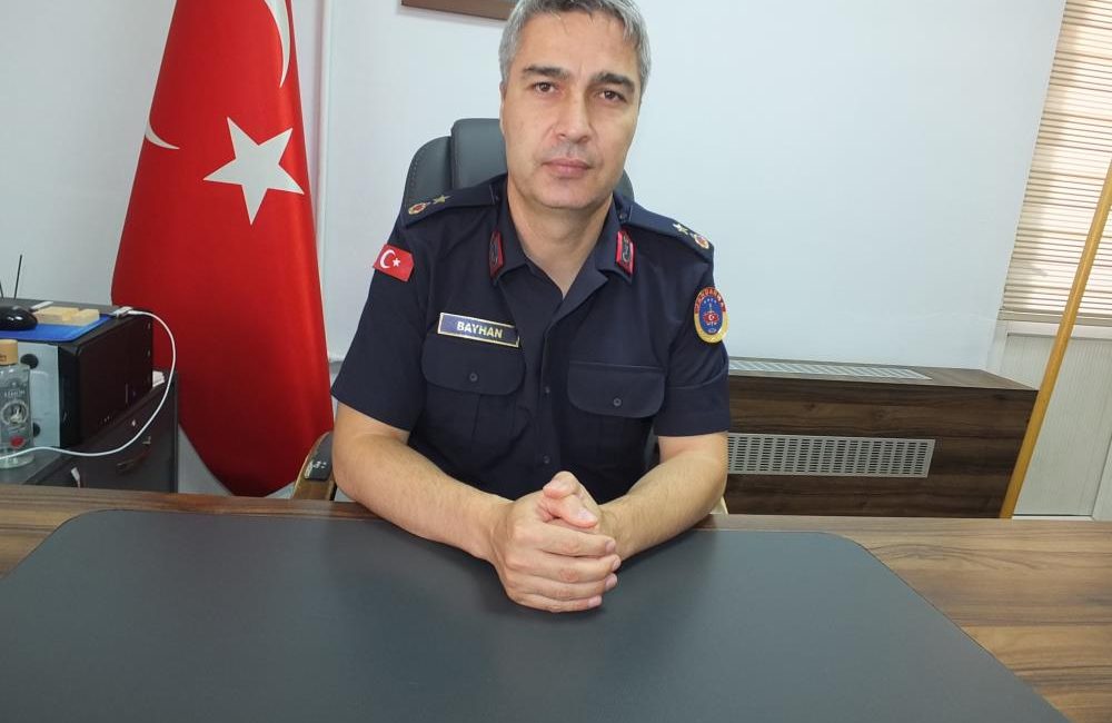 Burhaniye Jandarma Komutanlığına Ünal Bayhan atandı Burhaniye’de, Yüzbaşı Ahmet Çağdaş Ak’ın Sarıkamış’a atanmasıyla boşalan Jandarma Komutanlığına