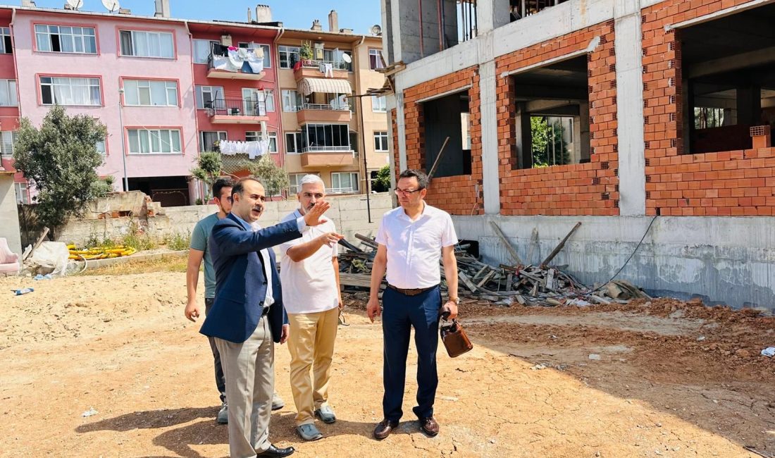 Bandırma’ya kazandırılacak olan okulları gezen Bandırma Kaymakamı Engin Aksakal ve