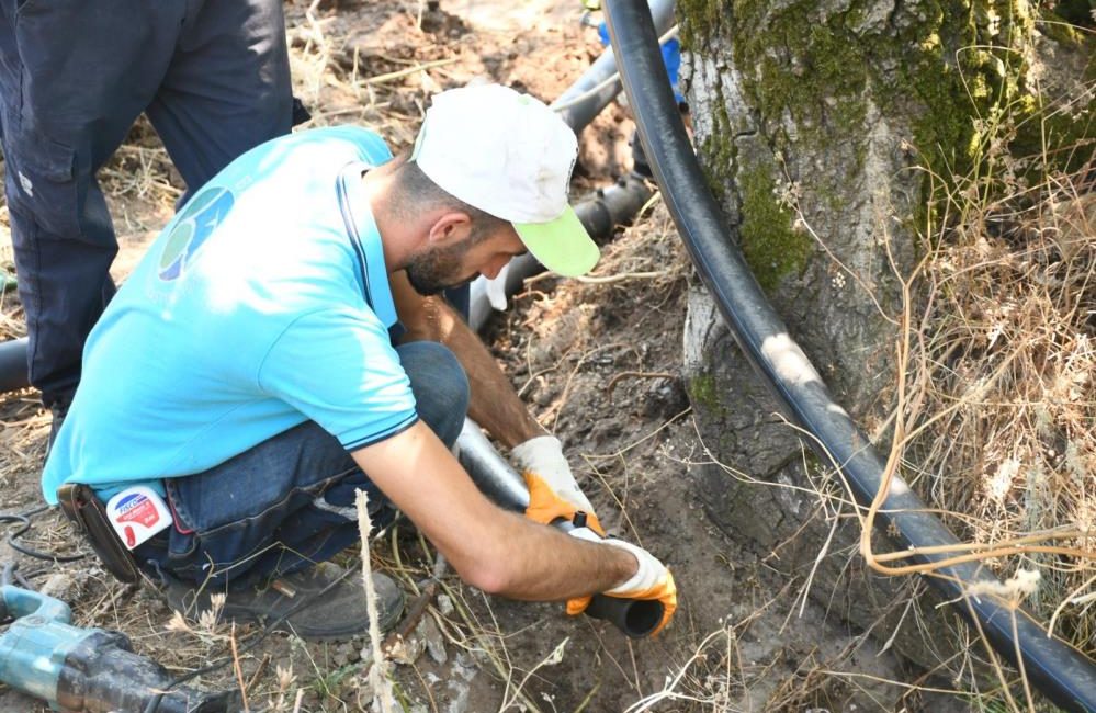 Başkan Akın, Erdek’te 20 bin zeytin ağacını suya kavuşturdu Balıkesir Büyükşehir Belediye Başkanı Ahmet Akın’ın talimatıyla BASKİ tarafından döşenen