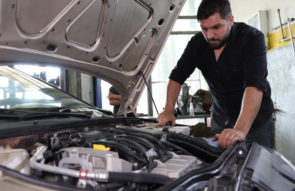 Bakımları göz ardı edilen araçlarda 100 bin liradan fazla masraf çıkabilir Hava sıcaklıklarının mevsim normallerinin üzerinde seyrettiği şu günlerde sürücülere araç