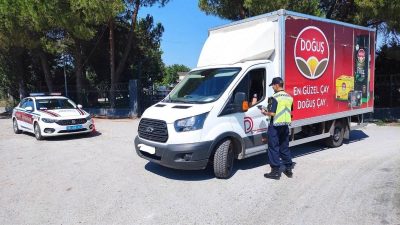 Balıkesir’de jandarma ekipleri trafikte kaza riskini en aza indirmek için