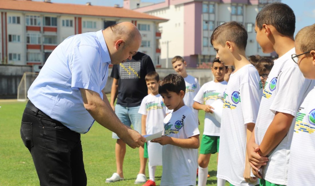 Palaz: “Geleceğimiz olan çocuklarımızın arkasındayız” Gönen Yaz Spor Okulları Futbol Kursu 1’inci Etabın sona ermesinin