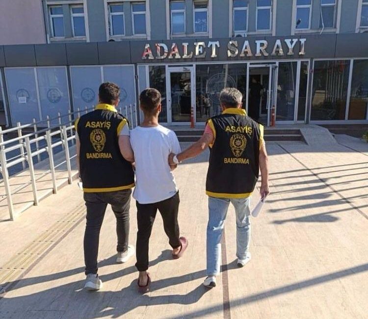 Balıkesir’den çala çala gitti Bandırma’da yakalandı Balıkesir’den başlayıp Bandırma’ya uzanan hırsızlık olayının faili polisin titiz çalışması