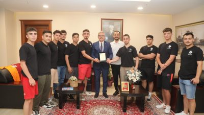 Bandırma Belediyesi Halk Oyunları Ekibi, davetli oldukları festivalin dönüşünde Belediye