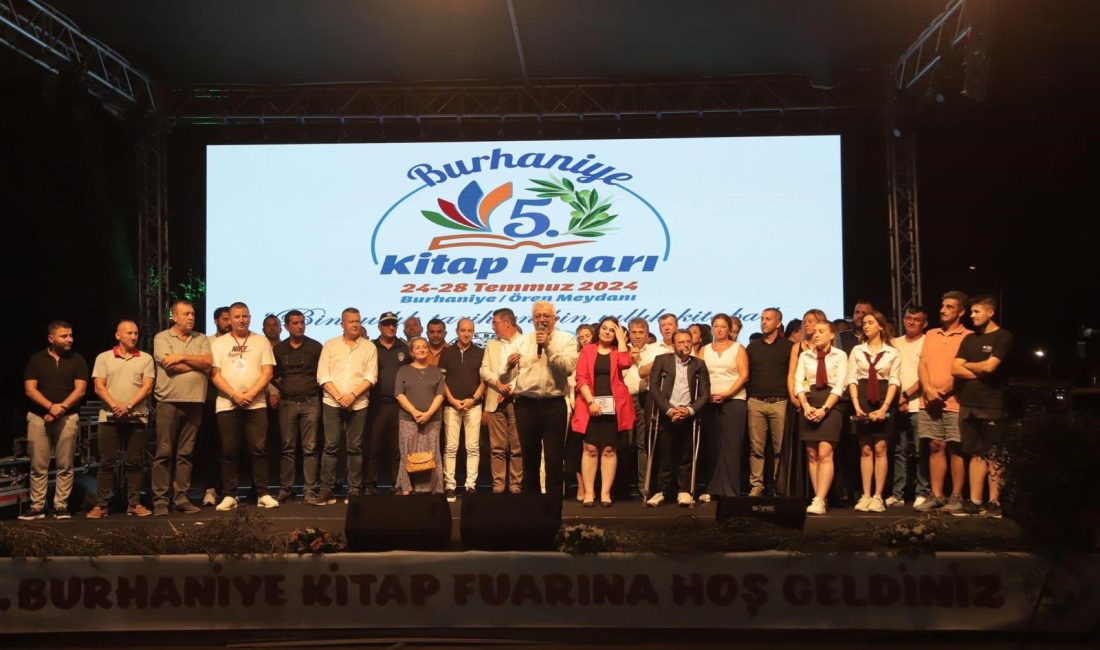 Burhaniye 5. Kitap Fuarında coşkulu final Burhaniye Kitap Fuarı 100’ü aşkın yayın evi, onlarca sanatçı, müzisyen,