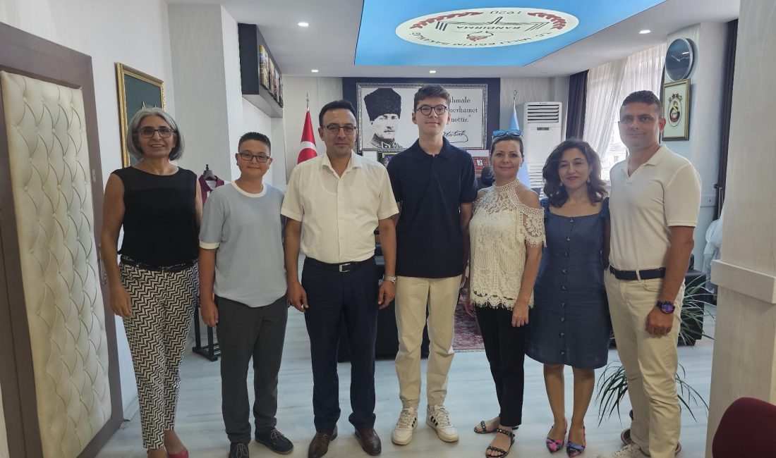 Müdür Aslan, Bandırma’nın LGS gururlarını tebrik etti Bandırma İlçe Milli Eğitim Müdürü Mutlu Aslan, Bandırma’da Liselere Geçiş