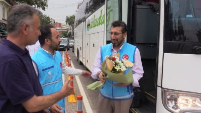 Kutsal topraklara giden hacı kafilesi, aileleri ve yakınları tarafından büyük