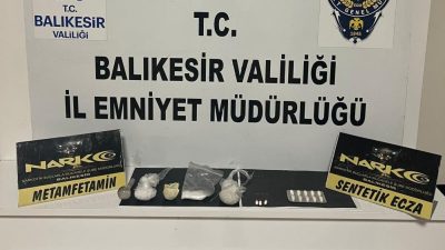 Balıkesir’de narkotik ekipleri, bir ev ve araçlarda gerçekleştirdiği operasyonda 3