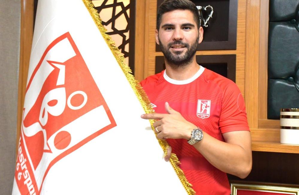 Balıkesirspor, Cenk Özbey’i kadrosuna kattı TFF 3. Lig ekiplerinden Balıkesirspor, geçtiğimiz sezon Silifke Belediyespor forması