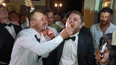 Bilecik’te dünya evine giren Enes Uysal’a arkadaşlarının düğün öncesi ve