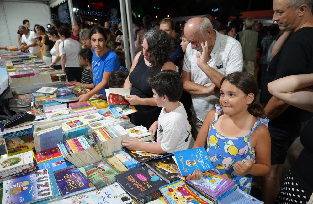 5. Burhaniye Kitap Fuarı başladı Burhaniye’de bu yıl beşincisi düzenlenen, Türk sinemasının usta oyuncularından Perihan