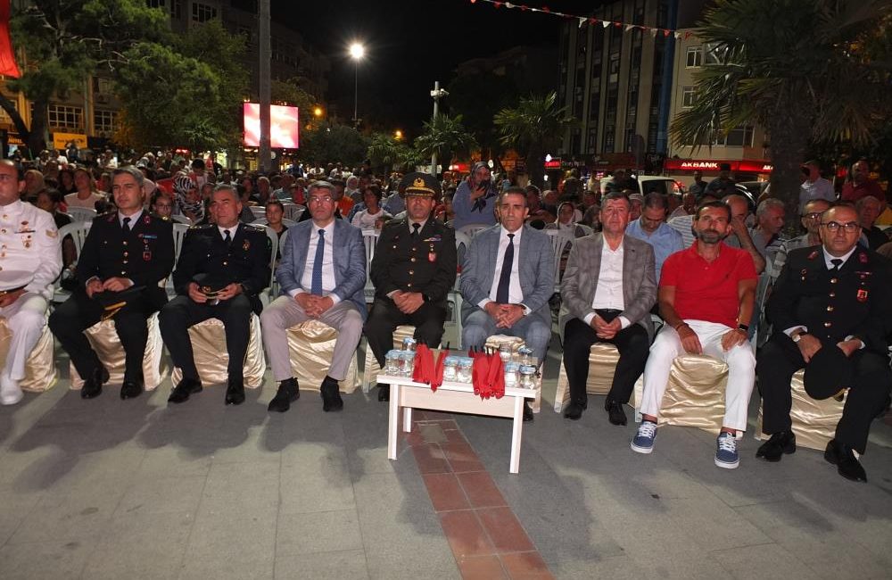 Burhaniye de 15 Temmuz Demokrasi ve Milli Birlik Günü coşkusu Burhaniye’de “15 Temmuz Demokrasi ve Milli Birlik Günü” etkinlikleri yoğun