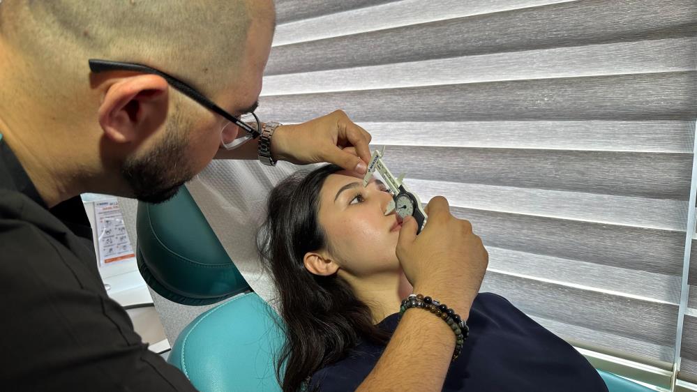 Doç. Dr. Ural: “Yaz aylarında estetik operasyonlarda yaraların daha zor iyileşeceği algısı yanlış” Plastik ve Rekonstruktif Cerrahi Uzmanı Doç. Dr. Alper Ural, yazın