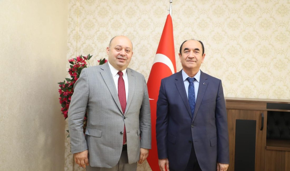 Palaz’dan yeni Kaymakam’a hayırlı olsun ziyareti Gönen Kaymakamlığı görevine atanan Ahmet Altıntaş’ı makamında ziyaret eden Belediye