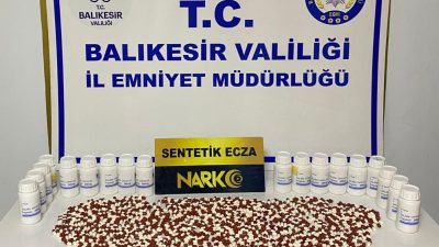 Ayvalık’ta İl Emniyet Müdürlüğü’nce düzenlenen operasyonda bin 2 adet sentetik