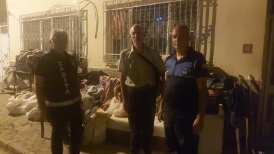Edremit’te ev sahibi tarafından sokağa atılan bir vatandaşa Edremit Belediye