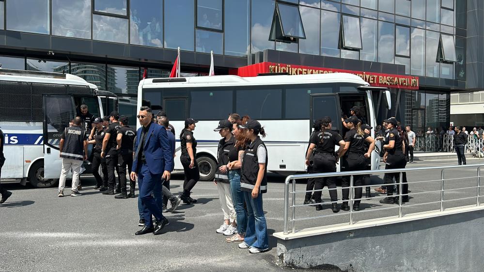 Fenomen soruşturmasında gözaltına alınan Neslihan ve İnanç Güngen’in de aralarında bulunduğu 45 şüpheli adliyede İstanbul’da Küçükçekmece Cumhuriyet Başsavcılığı tarafından başlatılan ‘kara para aklama’ ve