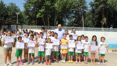Gönen’in çocukları ve gençleri için açılan Yaz Spor Okulları Yüzme