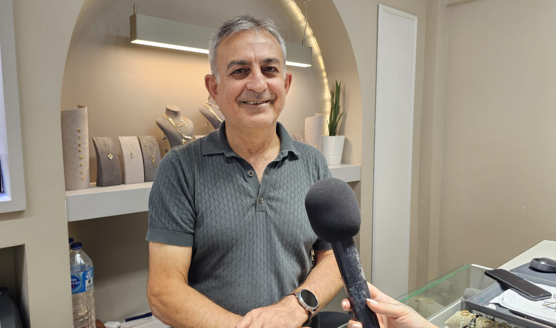 “Gelen müşterilerden 10’u alıcı 40’ı satıcı” Bandırma’da uzun yıllardır esnaflık yapan Kuyumcu Metin Ok, piyasanın durumunu