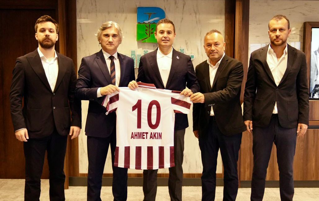 Bandırmaspor yönetiminden Balıkesir protokolüne ziyaret Bandırmaspor Kulübü Başkanı Serdar Kuter ve yönetimi, Balıkesir Valisi ve