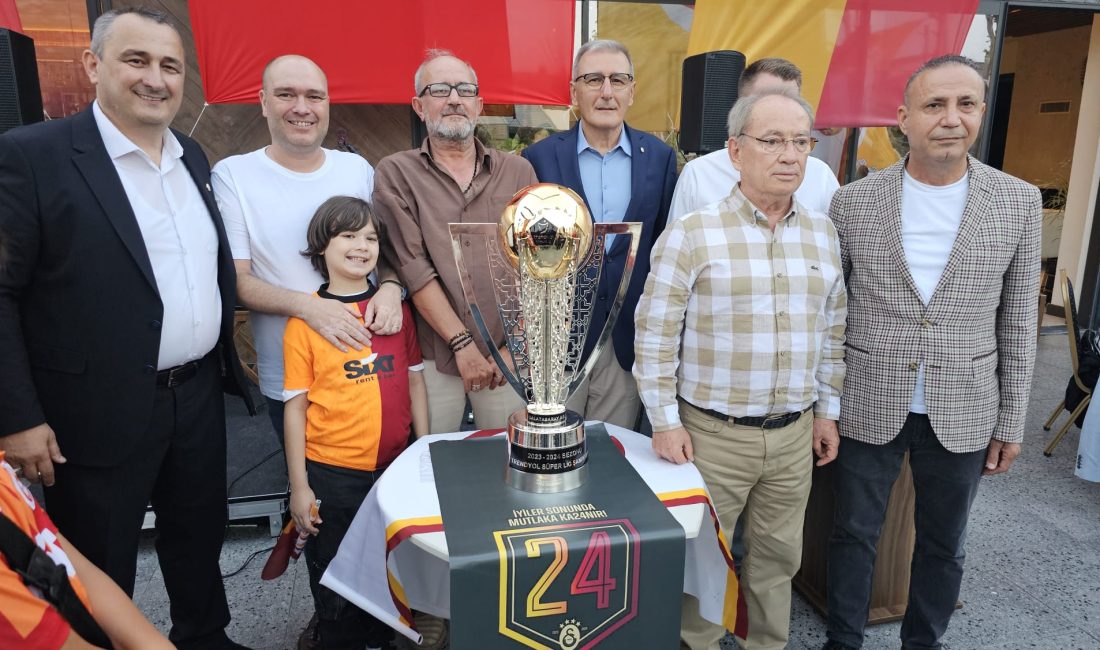 Galatasaray’ın şampiyonluk kupası Bandırma’da Bandırma Galatasaray Taraftar Derneği, Parmos Otel’de 24. şampiyonluk gecesi kutlaması