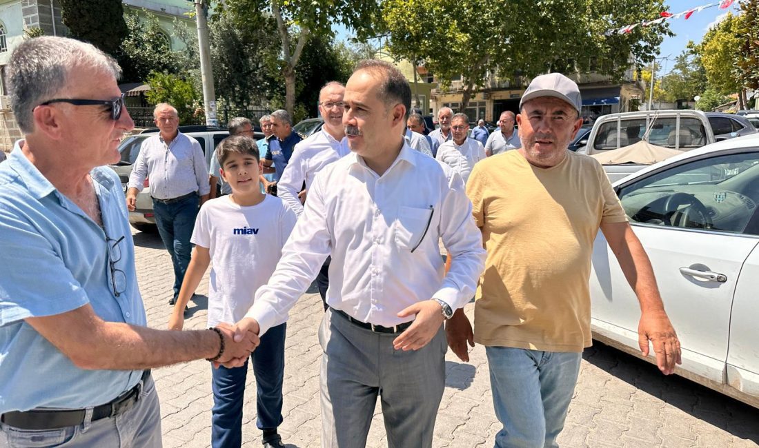 Kaymakam, Bandırmalıların aşure hayrına katıldı Bandırma’nın kırsal mahallesinde düzenlenen aşure ikramına katılan Kaymakam Engin Aksakal,