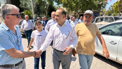 Bandırma’nın kırsal mahallesinde düzenlenen aşure ikramına katılan Kaymakam Engin Aksakal,