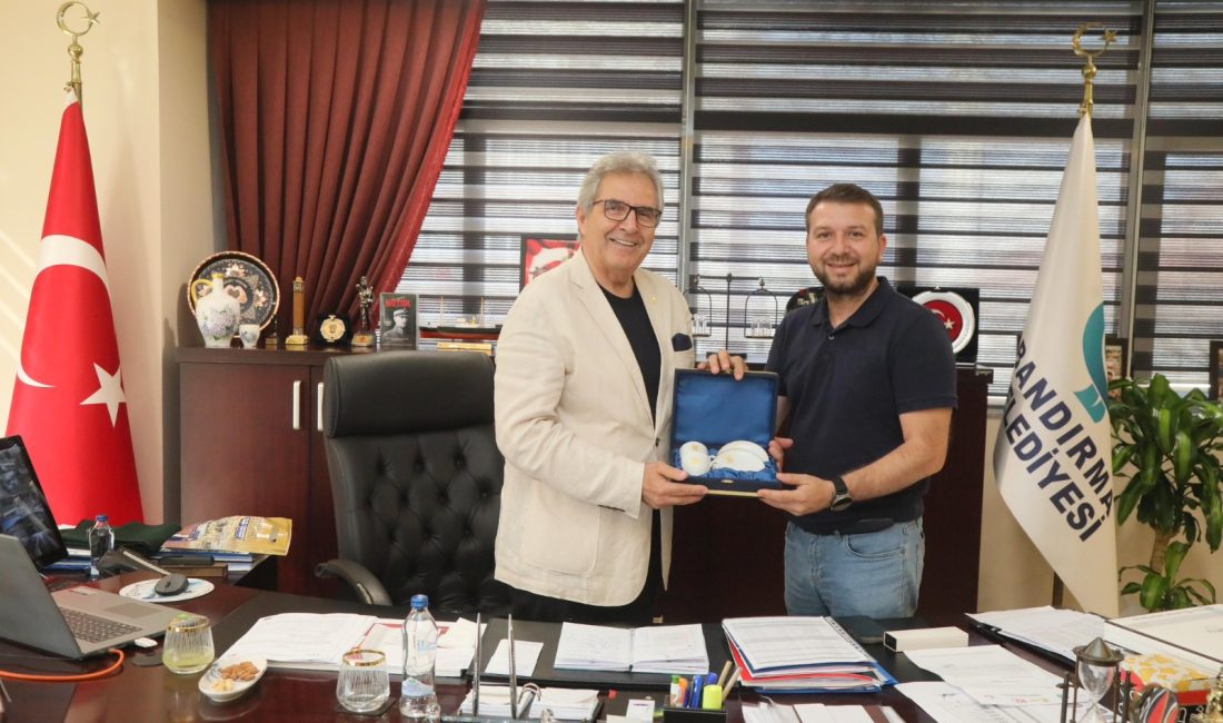 Bandırma’da spor projeleri görüşüldü Balıkesir Büyükşehir Belediyespor Kulübü Bandırma Belediye Başkanı Dursun Mirza’yı ziyaret