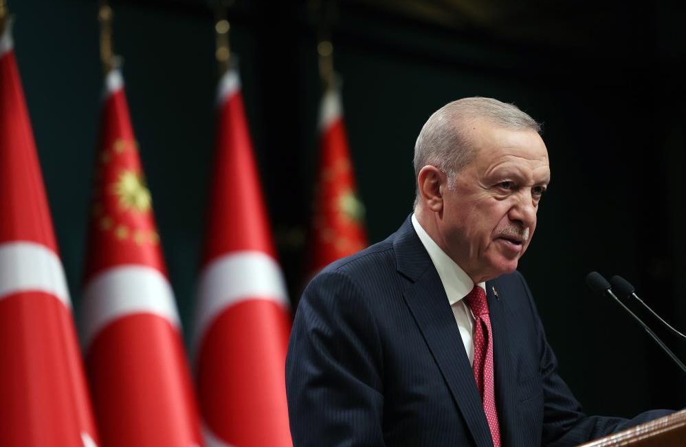 Cumhurbaşkanı Erdoğan: “Ne biz ne milletimiz ne de Suriyeli kardeşlerimiz bu sinsi tuzağa düşmeyecek” Cumhurbaşkanı Recep Tayyip Erdoğan, “Sığınmacılar konusunu ön yargılar, korkular temelinde