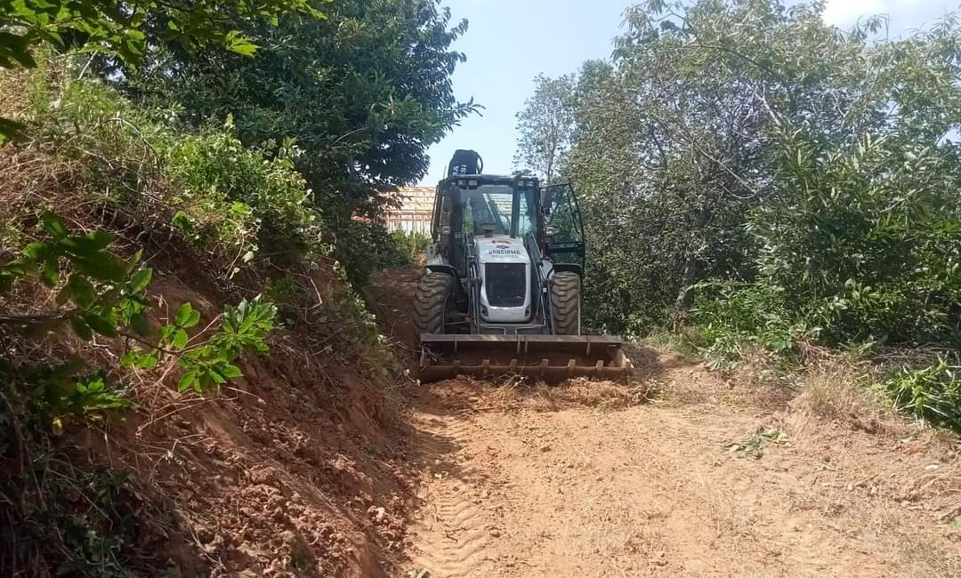 Bandırma’nın kırsal mahallelerinde yol çalışmaları hız kazandı Bandırma Belediyesi tarafından kırsal mahallelerin konforlu ve güvenli yollara kavuşması