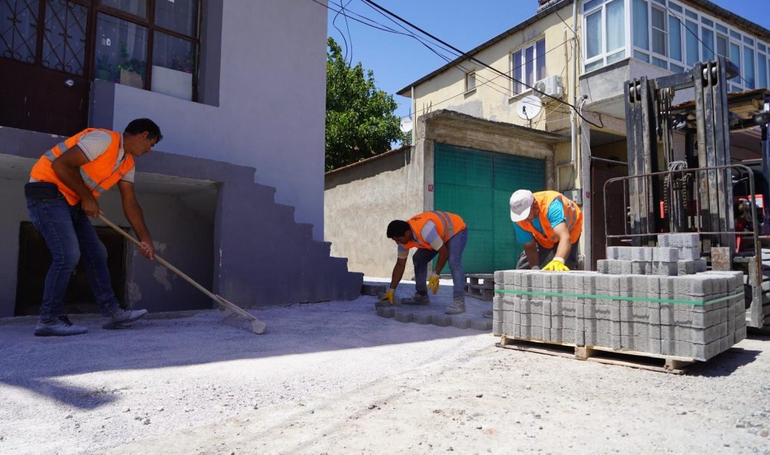 Başkan Şehirli parke taşı döşeme çalışmalarını yerinde inceledi Altıeylül Belediye Başkanı Hakan Şehirli, Plevne, Bereketli, Köseler ve Ovaköy