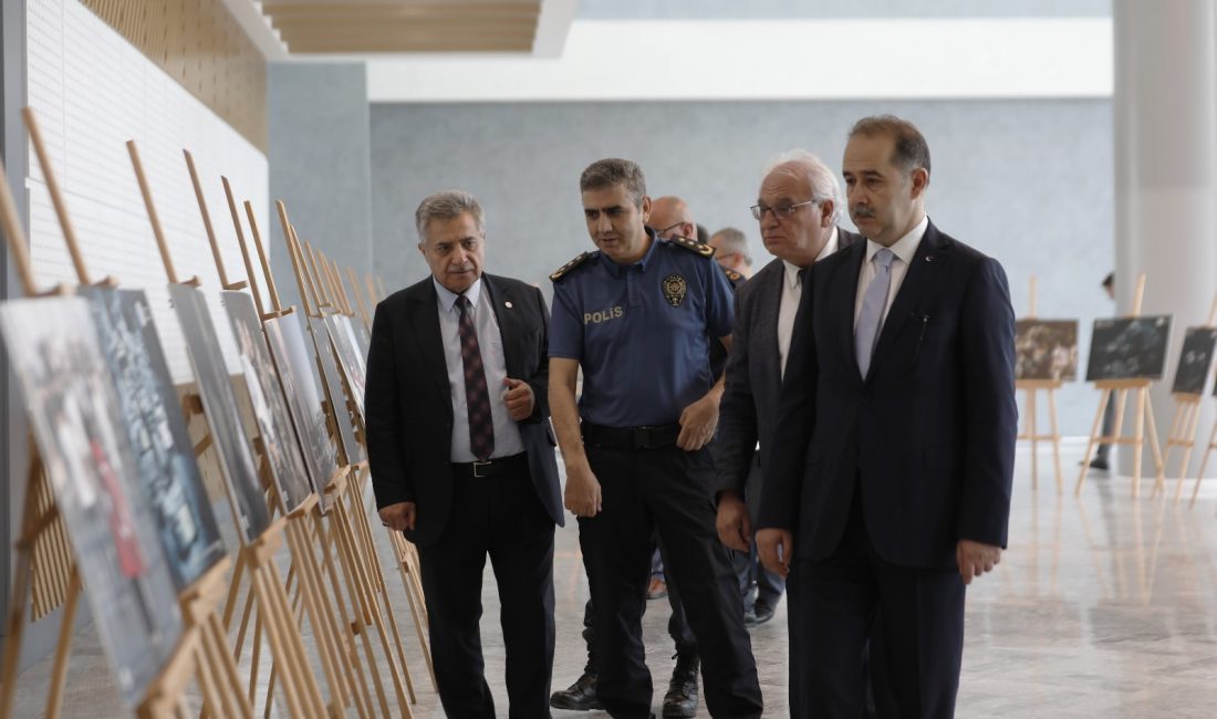 Bandırma’da 15 Temmuz fotoğraf sergisiyle anıldı BANÜ’de “15 Temmuz Demokrasi ve Milli Birlik Günü” kapsamında düzenlenen