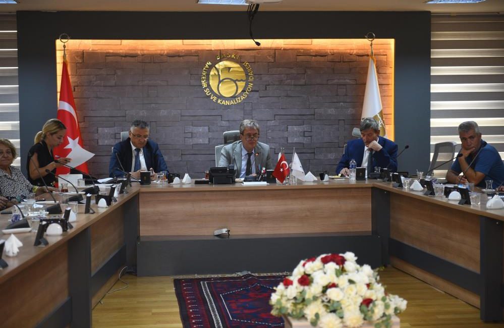 BASKİ; muhtarlarla, mahallelerin su problemini görüşüyor Balıkesir Büyükşehir Belediyesi iştiraki BASKİ, 20 ilçenin her birinde görev