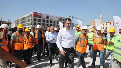 Çevre, Şehircilik ve İklim Değişikliği Bakanı Murat Kurum, deprem bölgesindeki