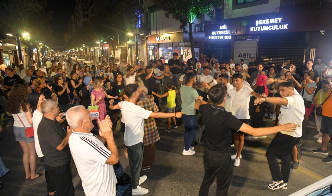 Milli Kuvvetler, hafta sonları müzikle anılacak Balıkesir Büyükşehir Belediyesi’nin, hafta sonları trafiğe kapattığı Milli Kuvvetler Caddesi’nde