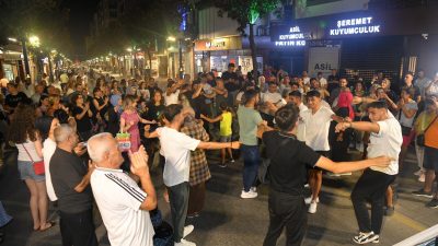 Balıkesir Büyükşehir Belediyesi’nin, hafta sonları trafiğe kapattığı Milli Kuvvetler Caddesi’nde