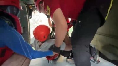 Şahin Dere Kanyonu’nda mahsur 10 kişi jandarma tarafından helikopter destekli